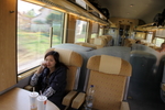 掛住同兩隻化骨龍skype, 買超貴麥記上火車食